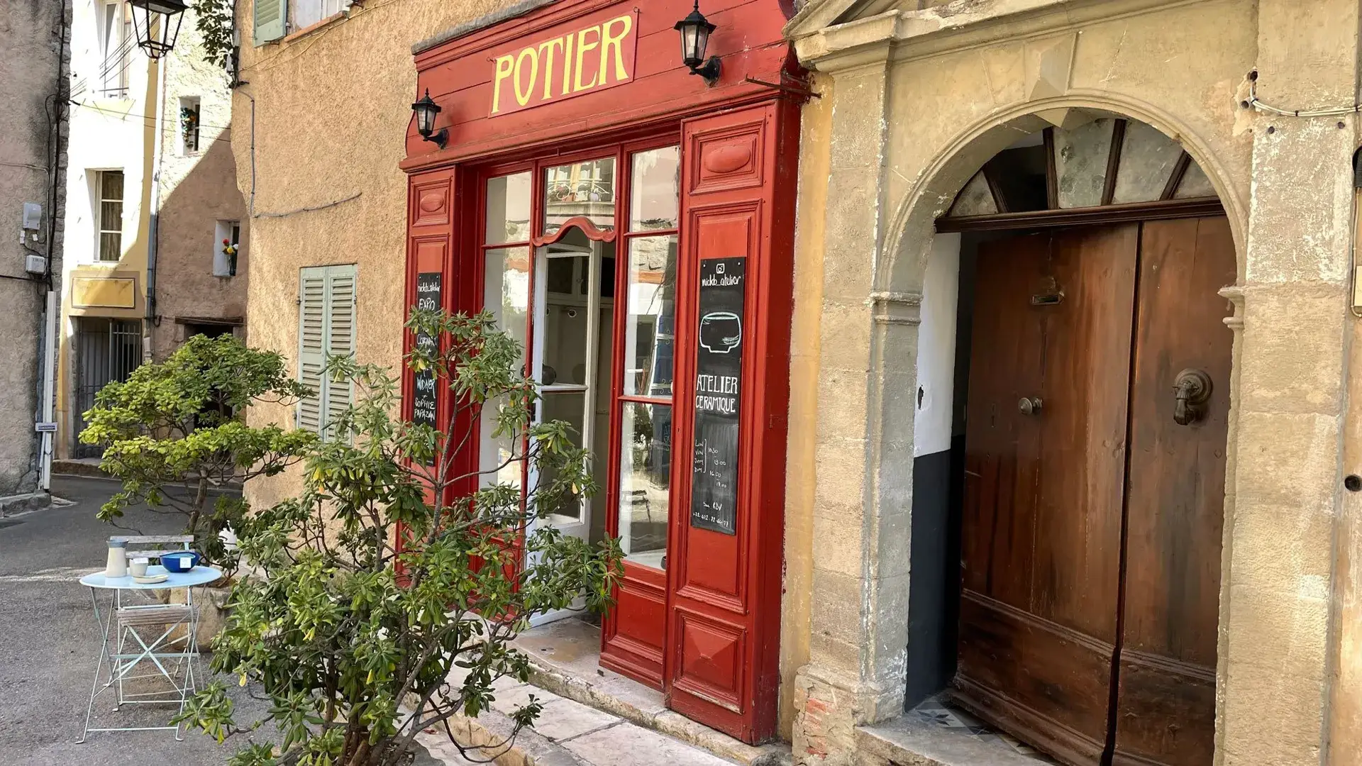 Cotignac devanture potier