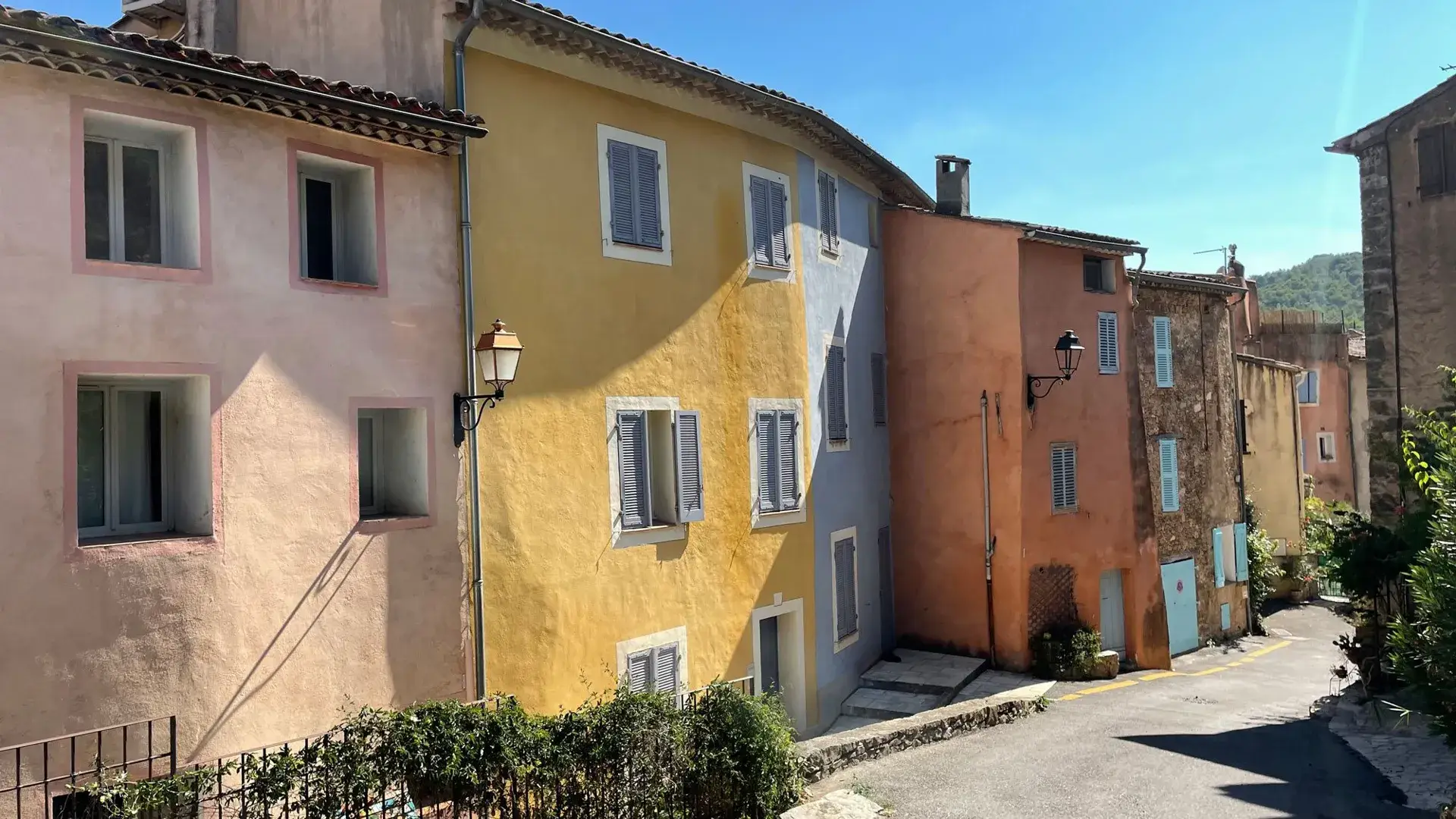 Cotignac façades colorées