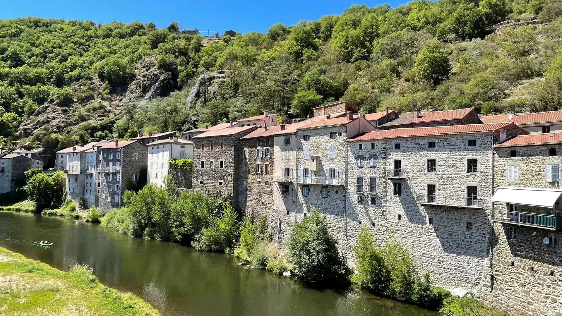 Lavoûte-Chilhac maisons en bord d'Allier