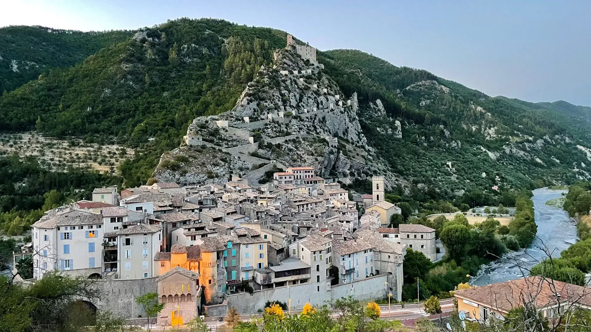 Entrevaux vue d'ensemble