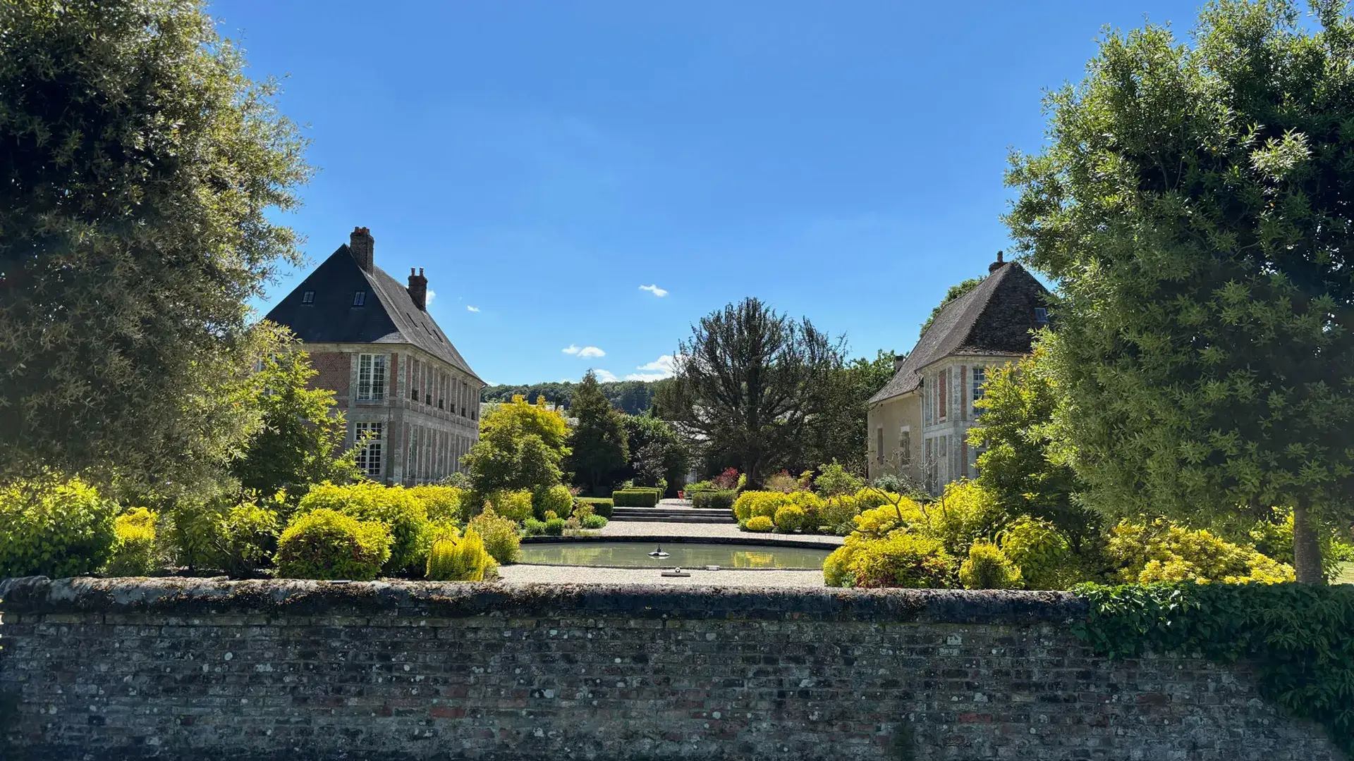 Blangy-le-Château, vue parc et fontaine