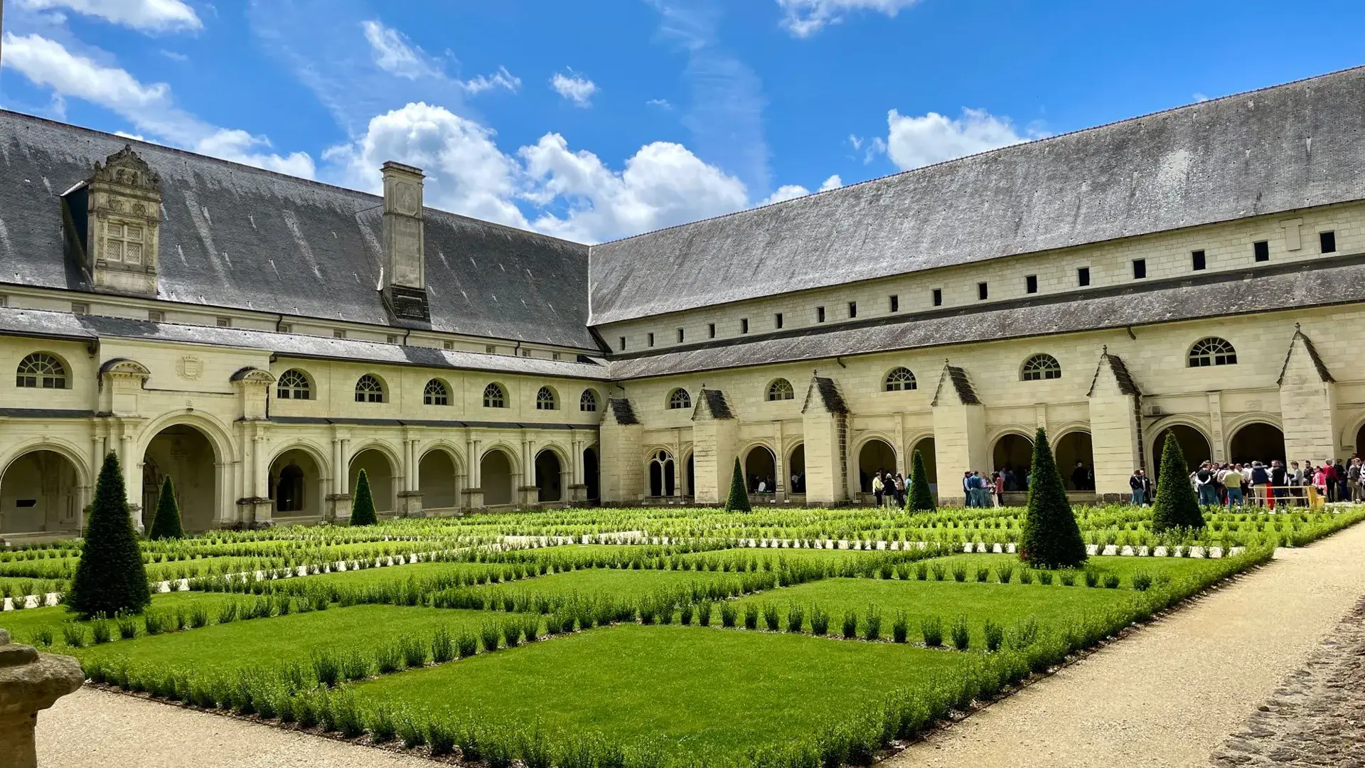 Fontevraud-l'Abbaye, abbaye et jardin