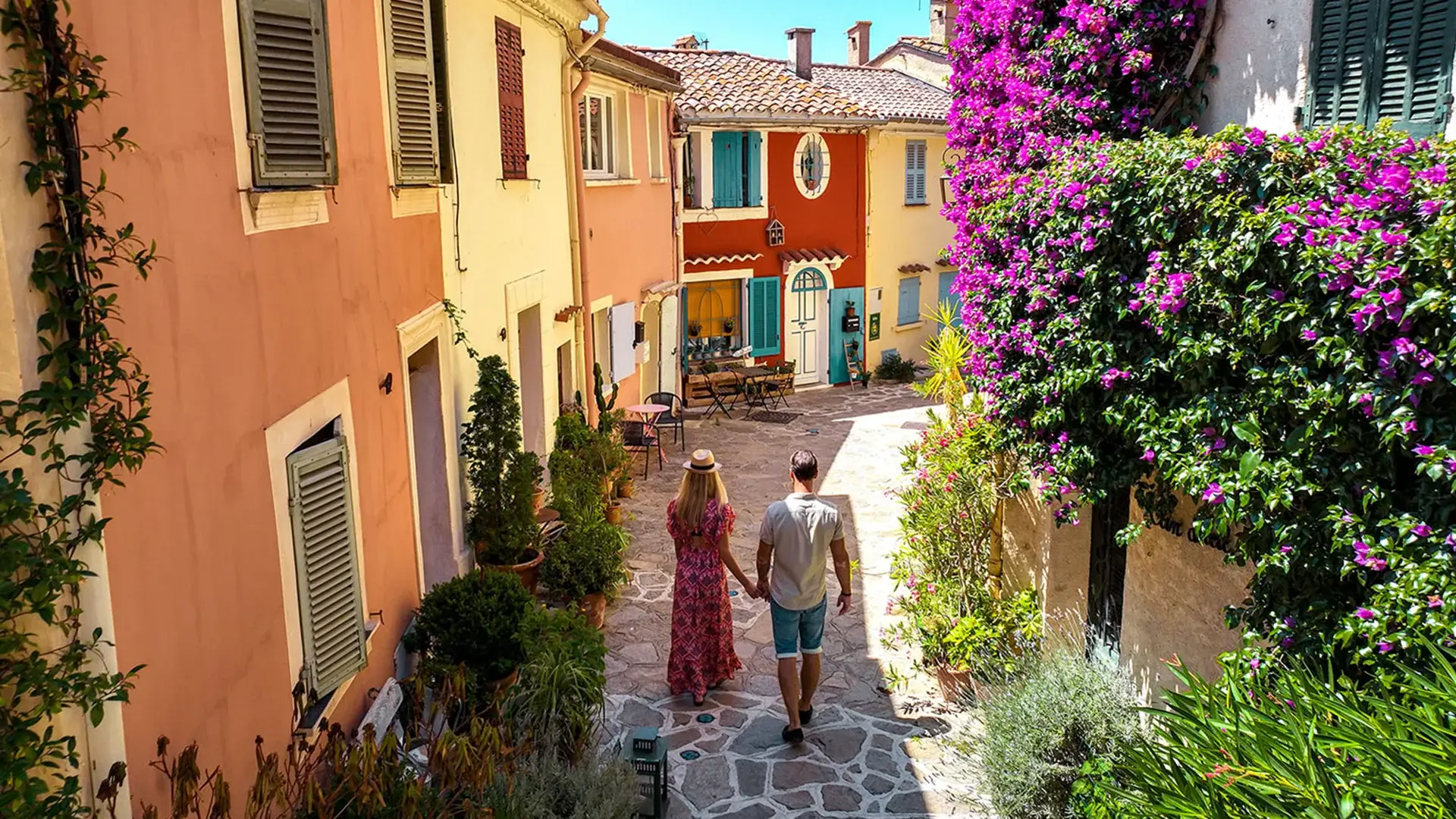 Bormes-les-Mimosas, balade dans les rues colorées