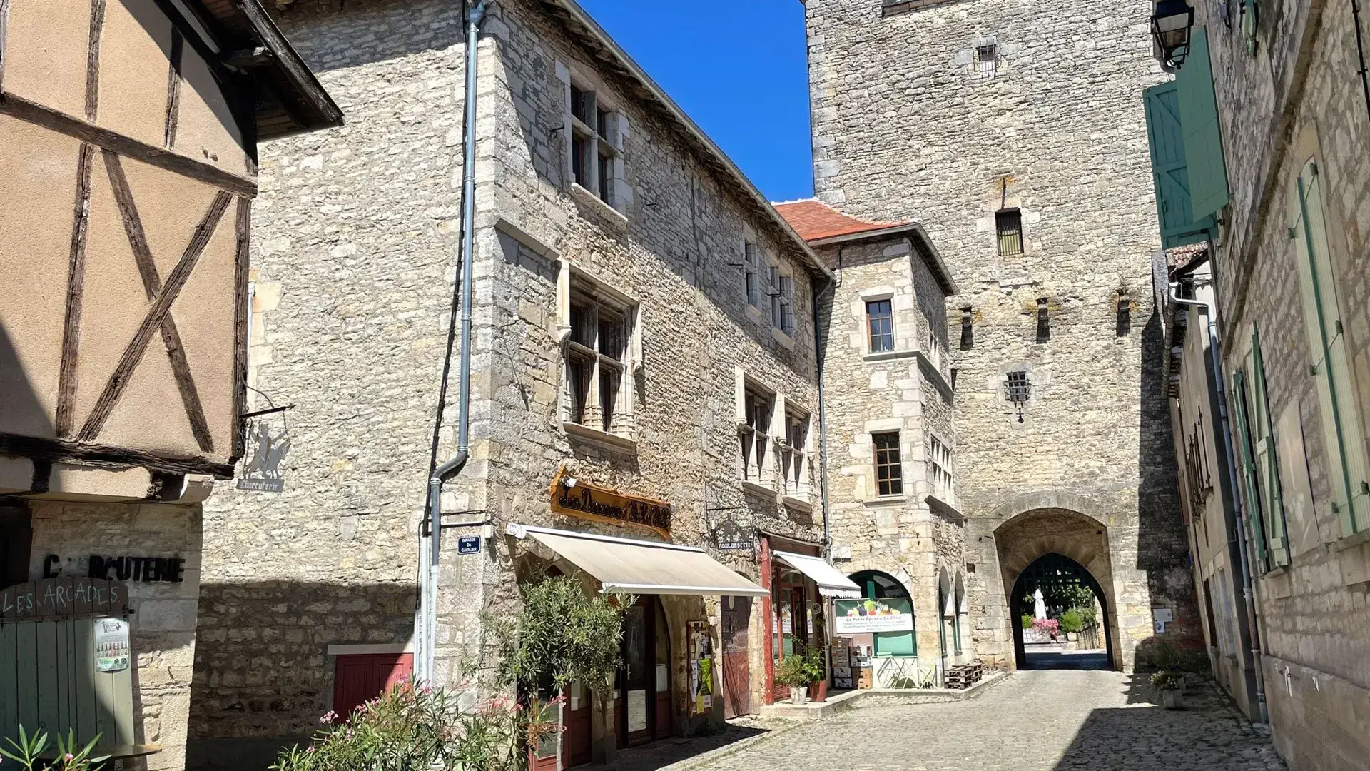 Villeneuve ambiance village