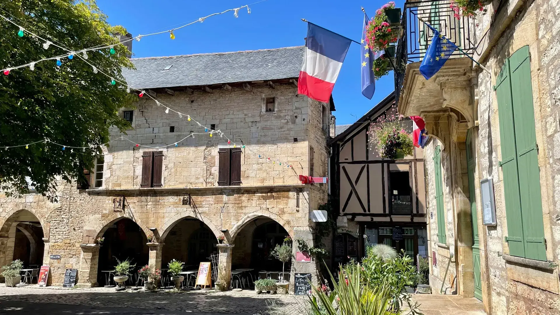 Villeneuve place village