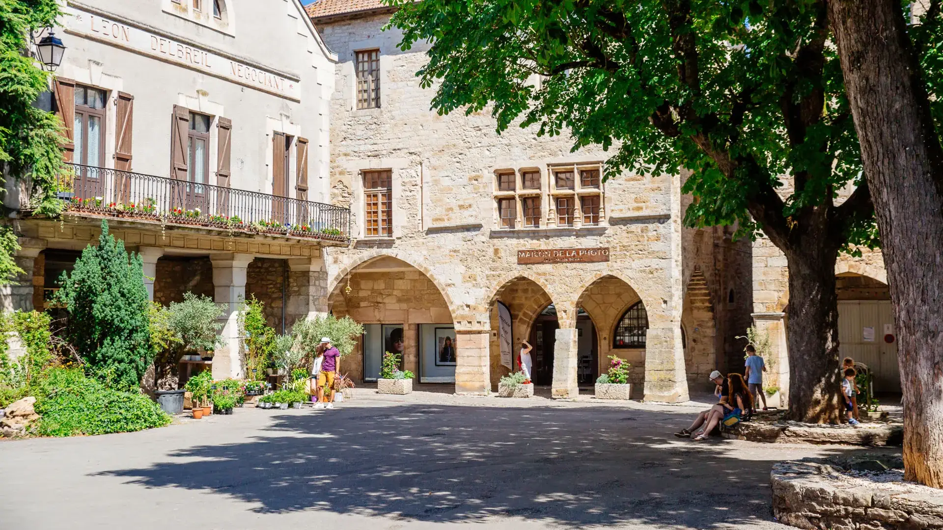 Villeneuve place village