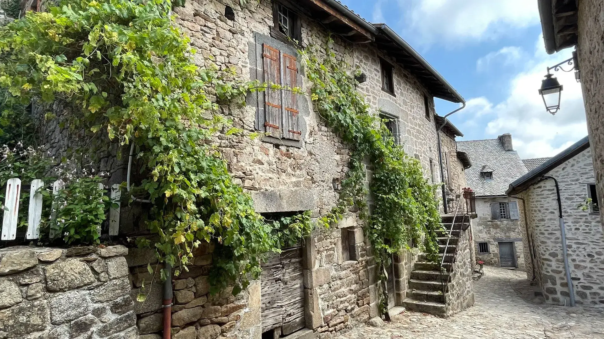 Marcolès bâti médiéval