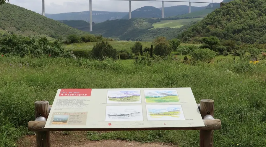 Point de vue sur le viaduc de Millau
