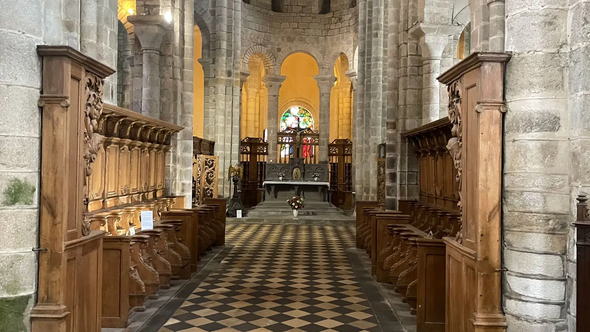 Chambon-sur-Voueize stalles église abbatiale