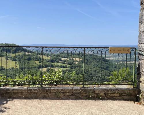 Point de vue sur la vallée de la Dordogne