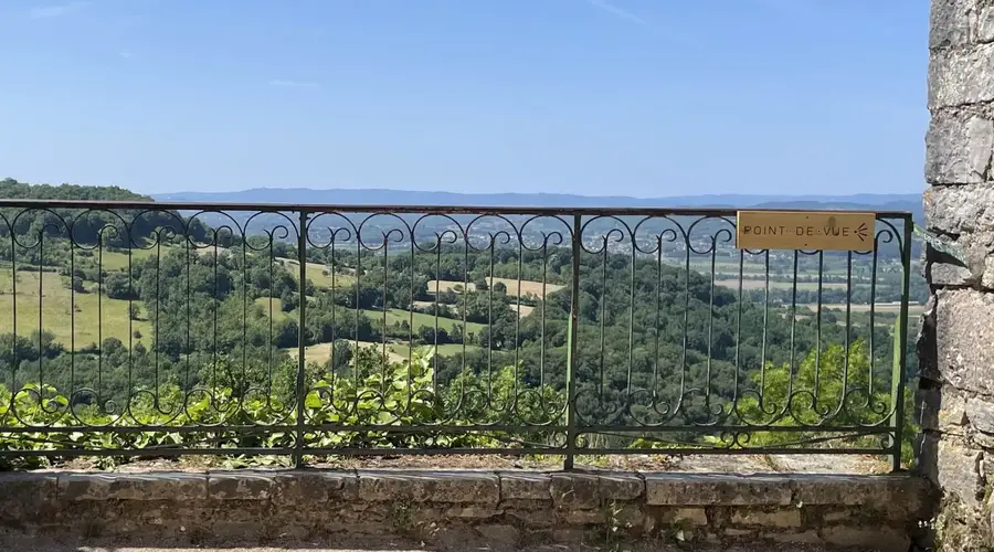 Point de vue sur la vallée de la Dordogne