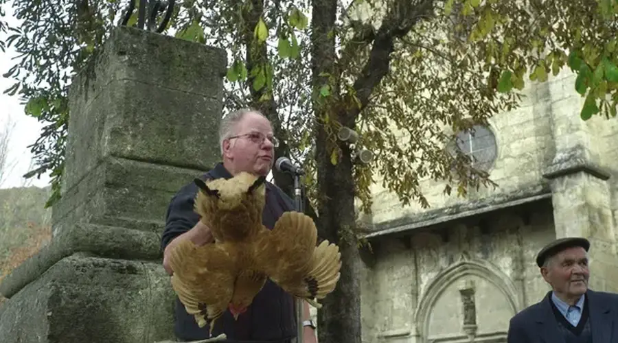 Vente aux enchères "la Poule UN" à Ste Eulalie d'Olt