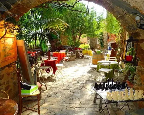 Le Petit Café de la Cueva