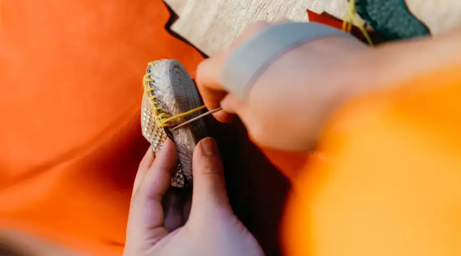 Atelier de fabrication de porte-clés espadrilles